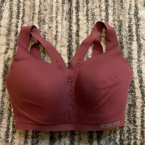 Victoria sport cross back sports bra